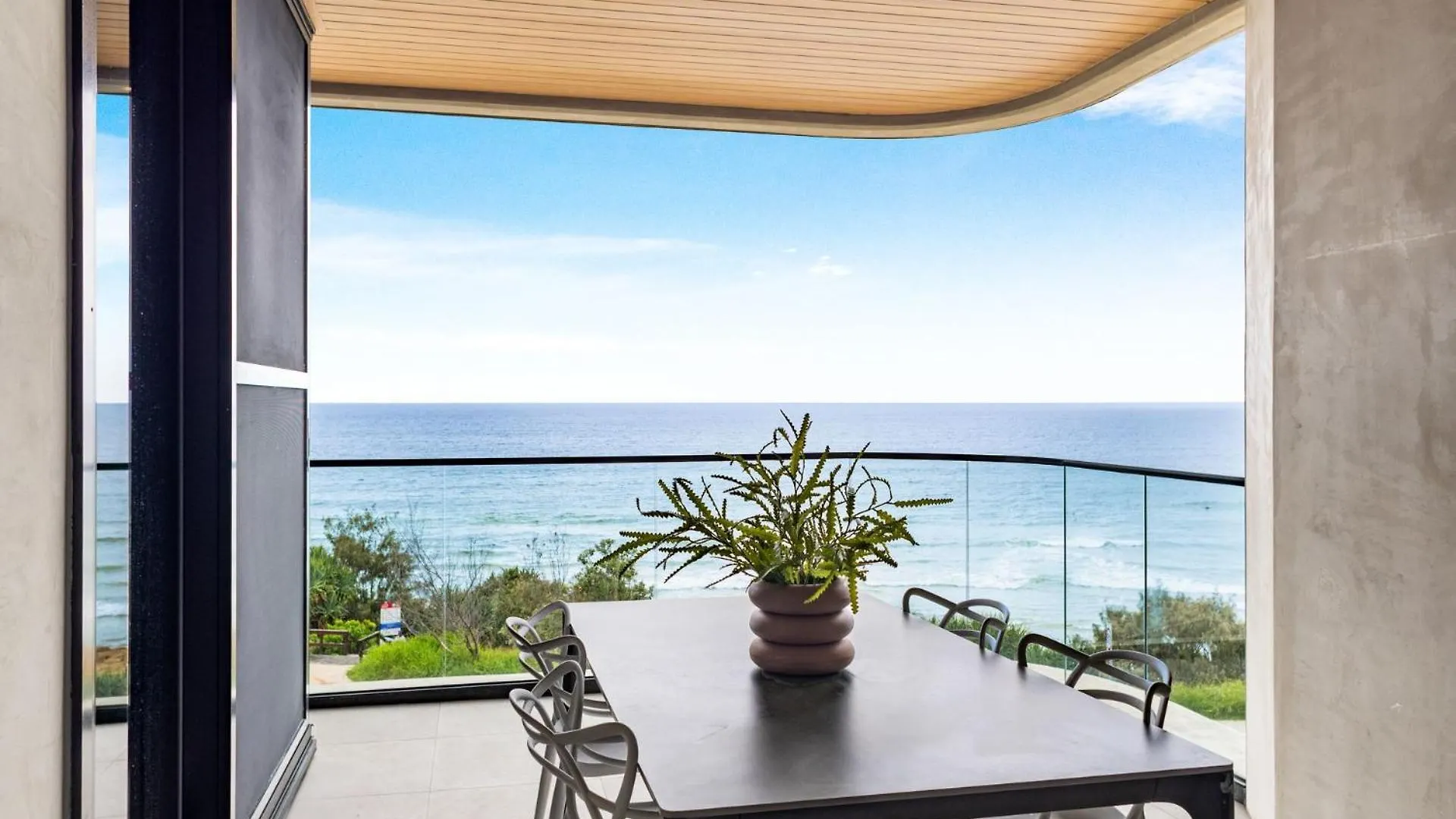 Coolum Beachfront Apartment